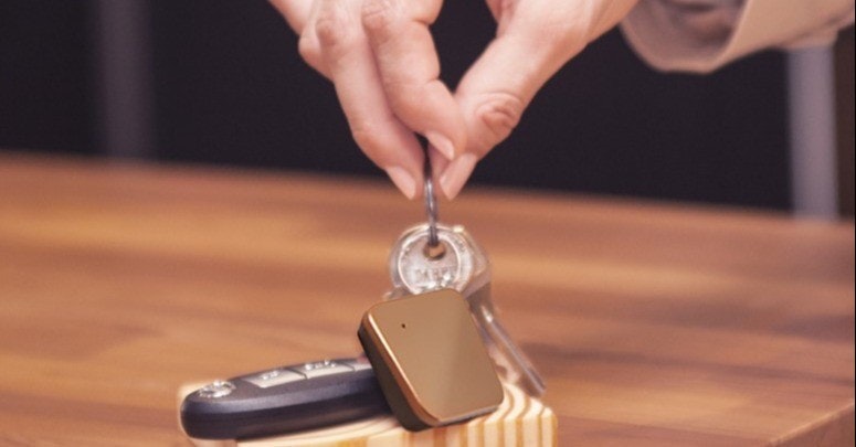 Bluetooth, Internet of things, Product, Company, Mobile Phones, Cloud computing, Internet, technology, Business, Research and development, Taiwan, finger, hand, wood