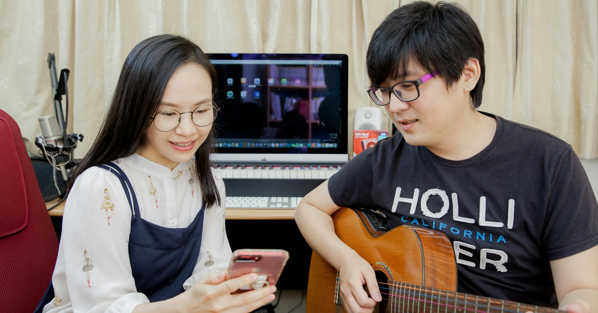 癮科技, Yu Heng, , , Music, , , , , , girl, girl, plucked string instruments, guitar, musical instrument, musician, vision care, glasses, music, student, product