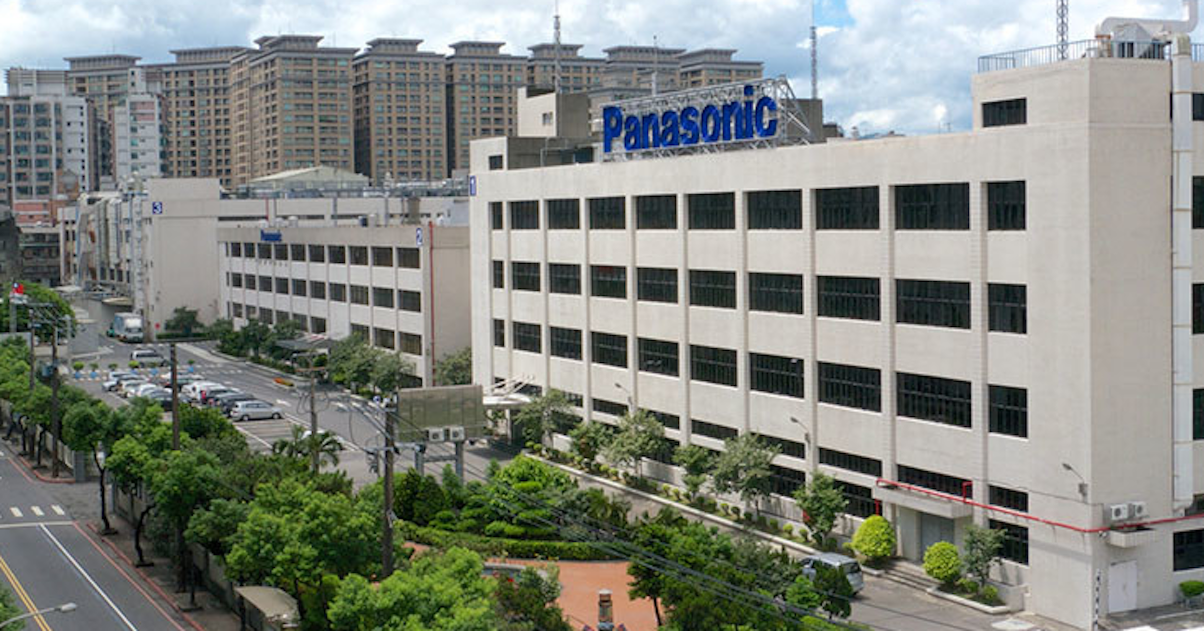 照片中提到了Panasonic，跟松下有關，包含了都市區、房地產、混合使用、公寓、城市設計