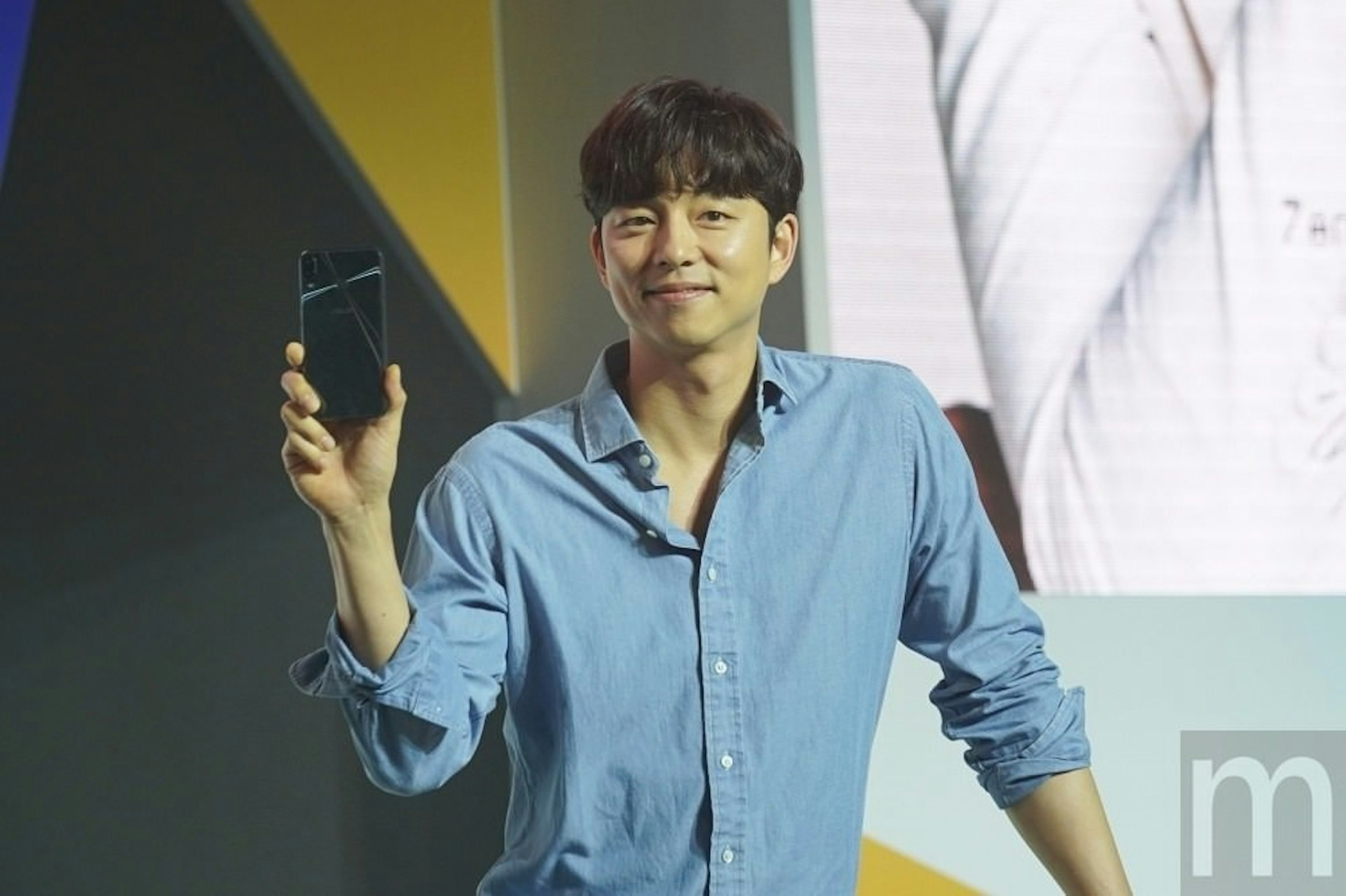 是ZenFone 5雪花白款「孔劉限定版」首賣 代言人孔劉現身這篇文章的首圖
