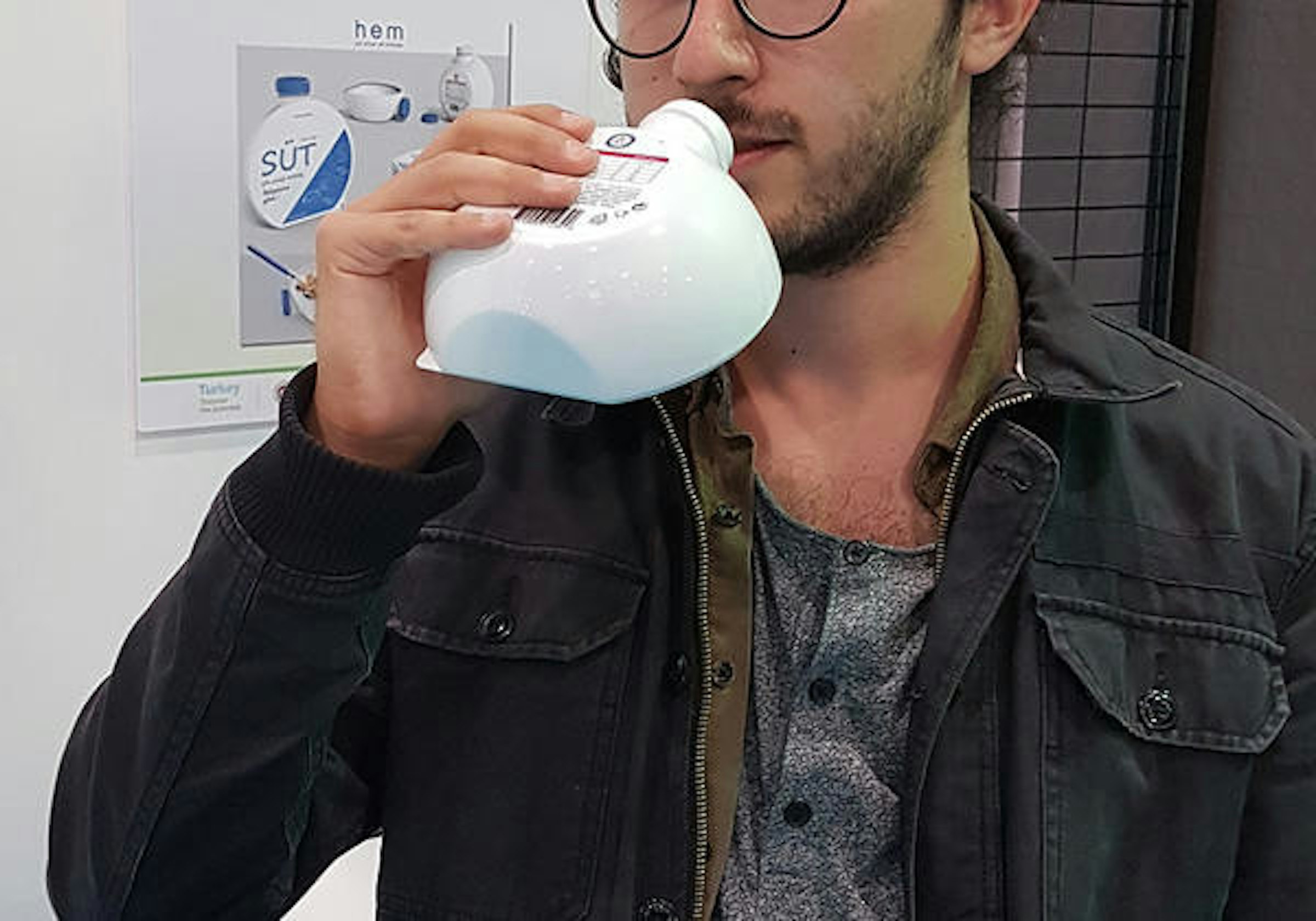 是是碗也是瓶的創意牛奶盒這篇文章的第2圖