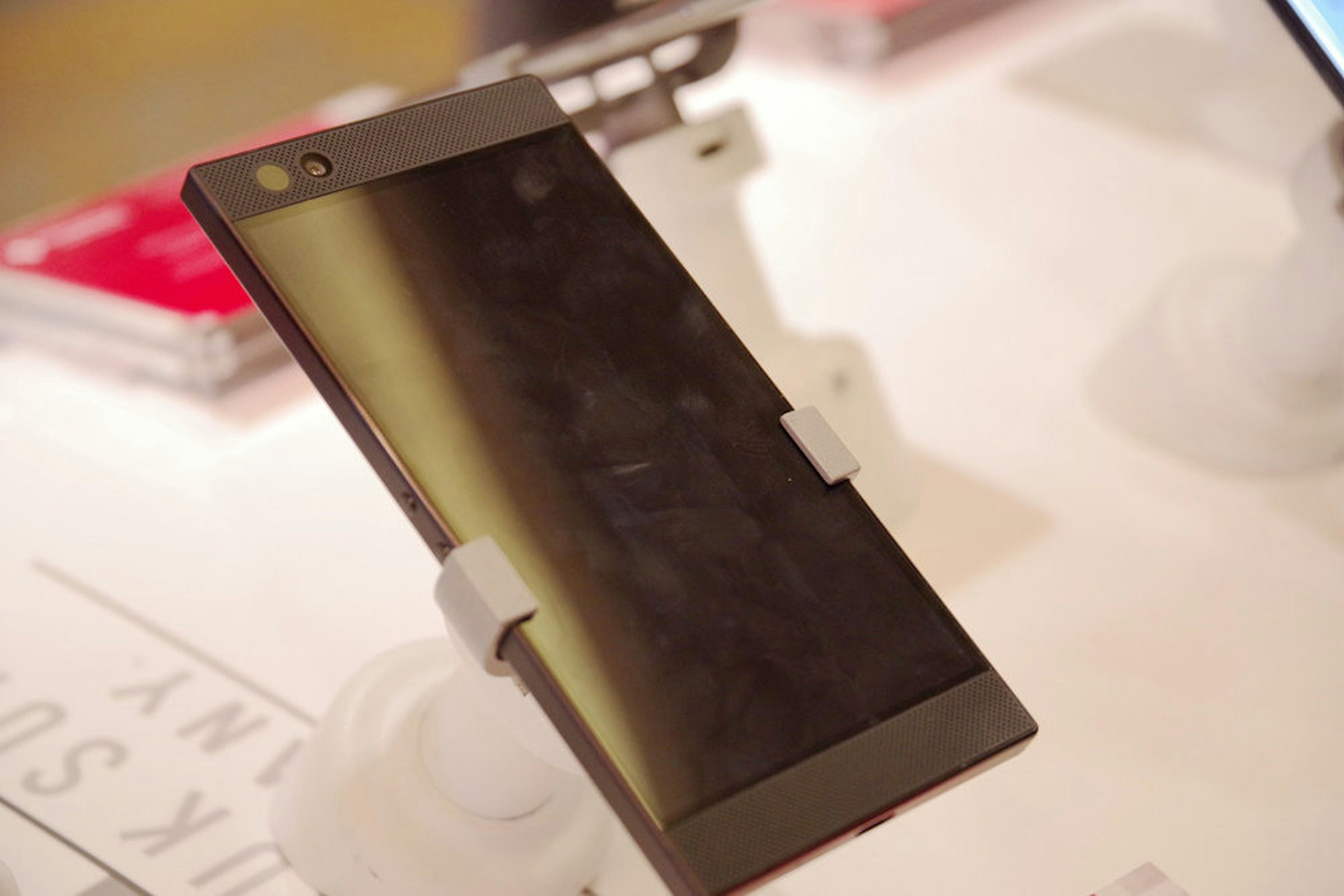 是傳將登台推出的 8GB RAM 高性能電競手機 Razer Phone 快速動眼看這篇文章的第1圖