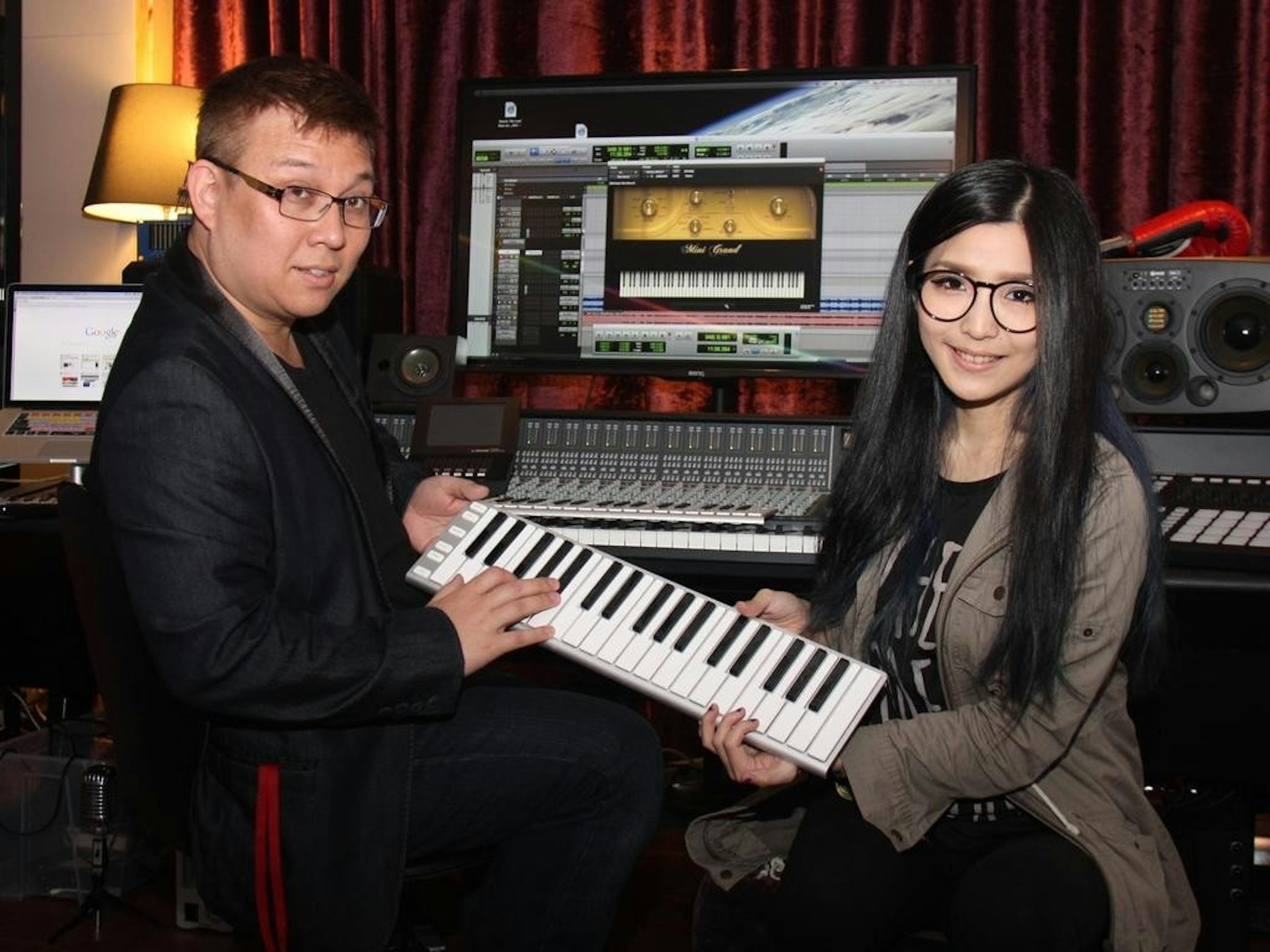 是想用CME Xkey37搞音樂？先聽聽專業音樂人林邁可×Molly怎麼玩吧！這篇文章的首圖