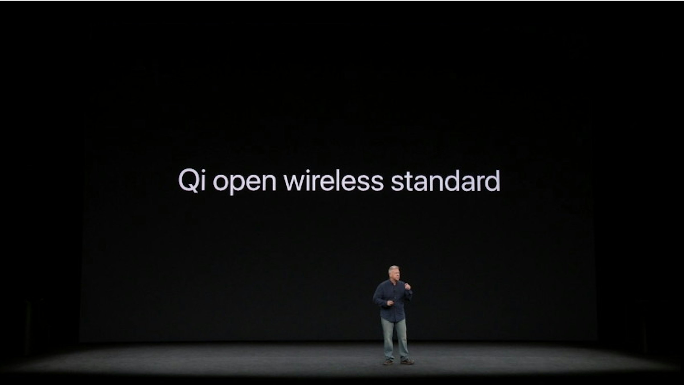 是看看 iPhone 8 與 iPhone X ， WPC 的 Qi 終於正式從無線充電標準戰爭勝出這篇文章的首圖