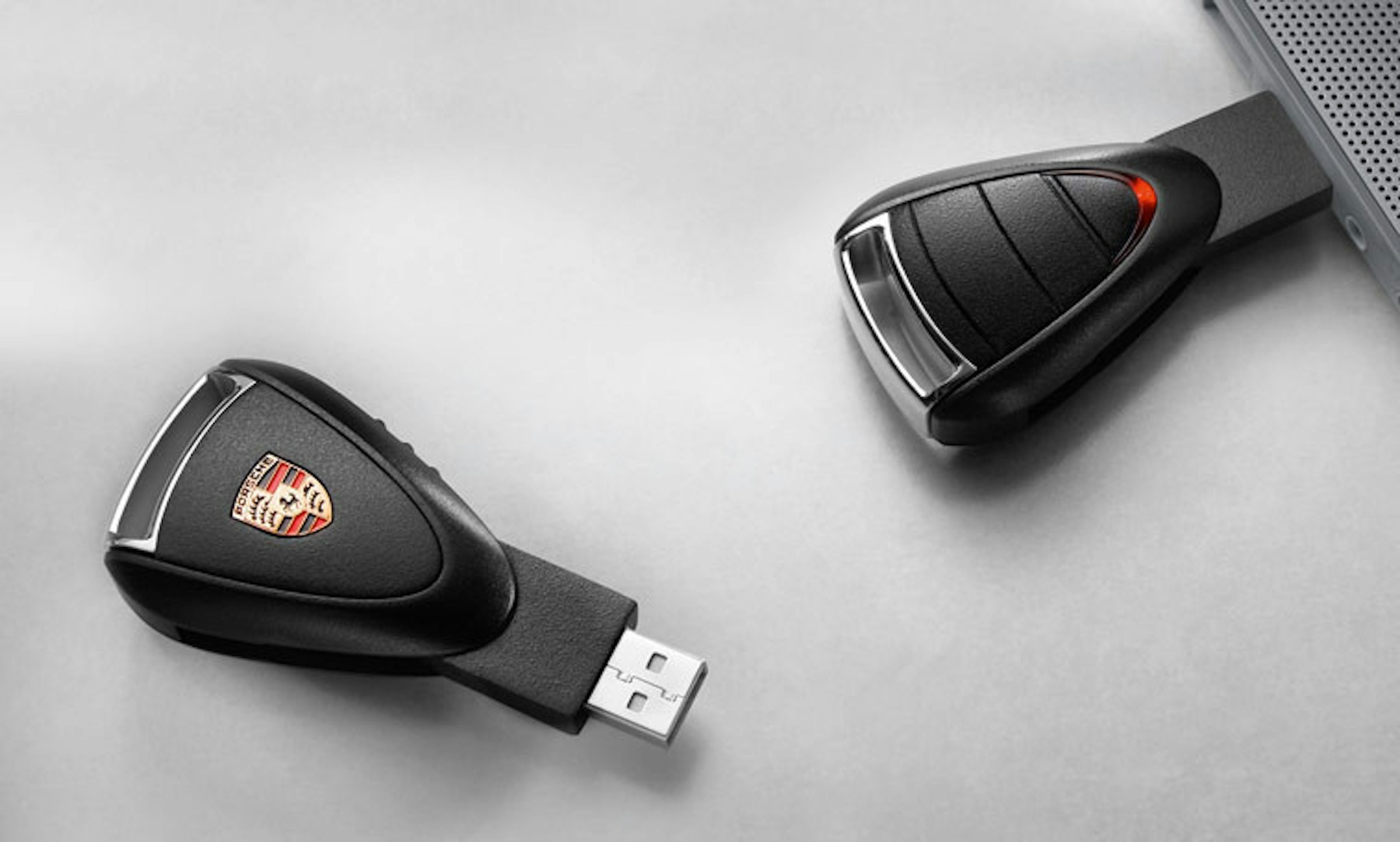 是保時捷車鑰匙造型的USB隨身碟……會很酷嗎？這篇文章的首圖