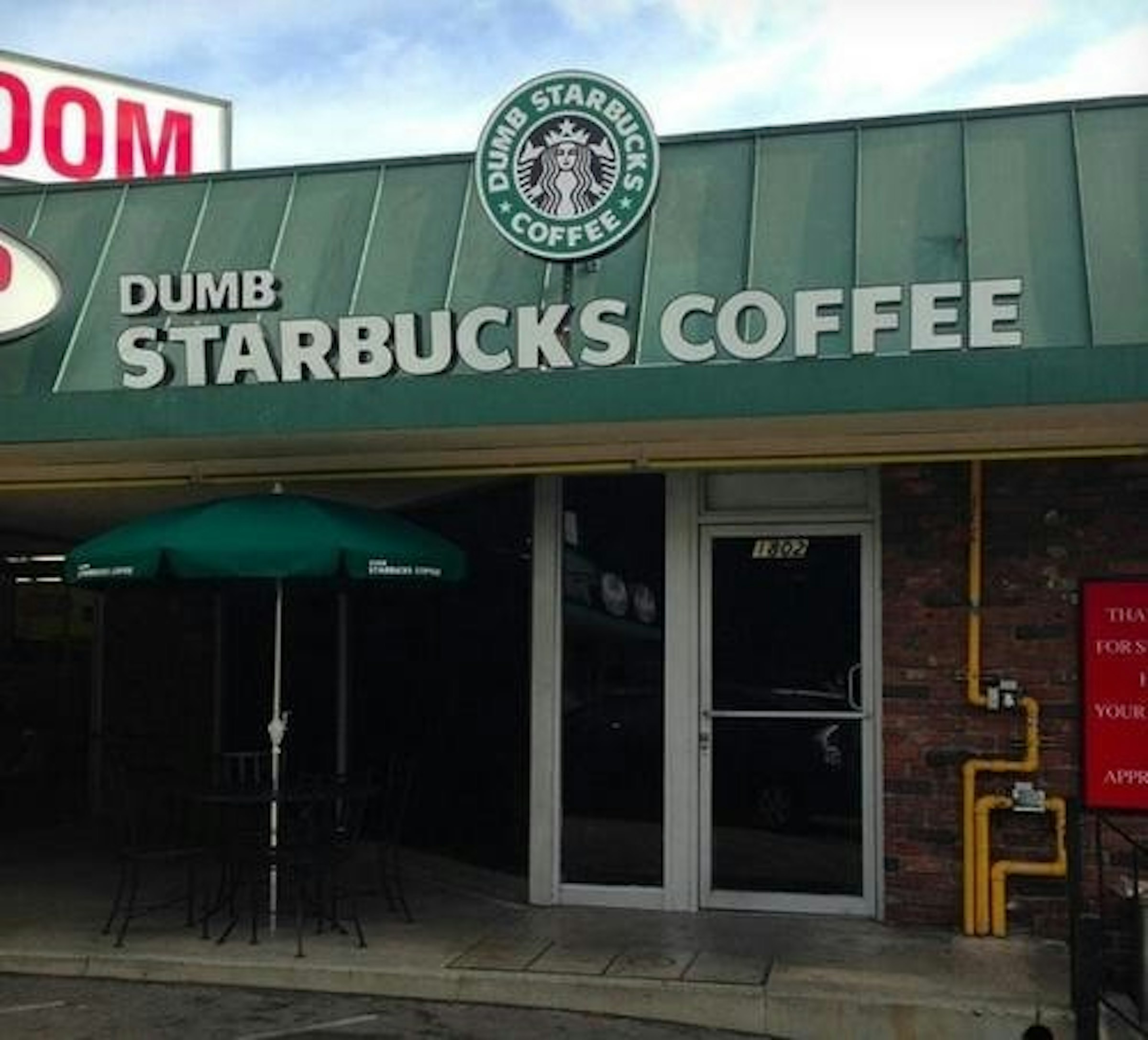 是蠢巴克（Dumb Starbucks）？你沒看錯！不過已經被勒令停業了…這篇文章的首圖