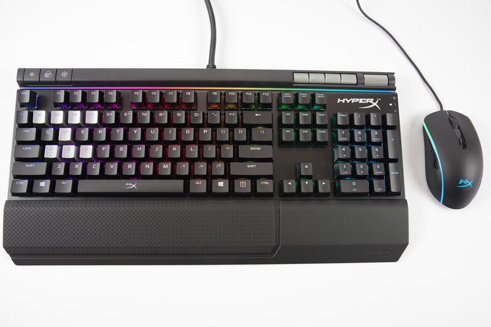 是RGB 不可免， HyperX Alloy Elite RGB 紅軸機械鍵盤、 HyperX Pulsefire Surge 滑鼠動手玩這篇文章的首圖