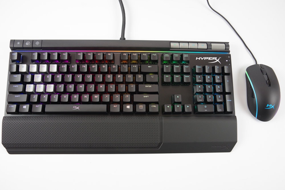 是RGB 不可免, HyperX Alloy Elite RGB 紅軸機械鍵盤、 HyperX Pulsefire Surge 滑鼠動手玩這篇文章的首圖