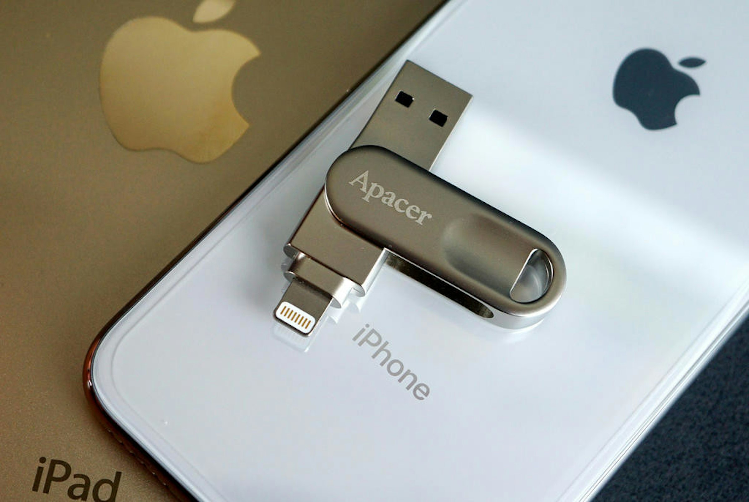 是懶科技：為什麼有了雲端硬碟你還需要iPhone 雙頭隨身碟？這篇文章的第1圖