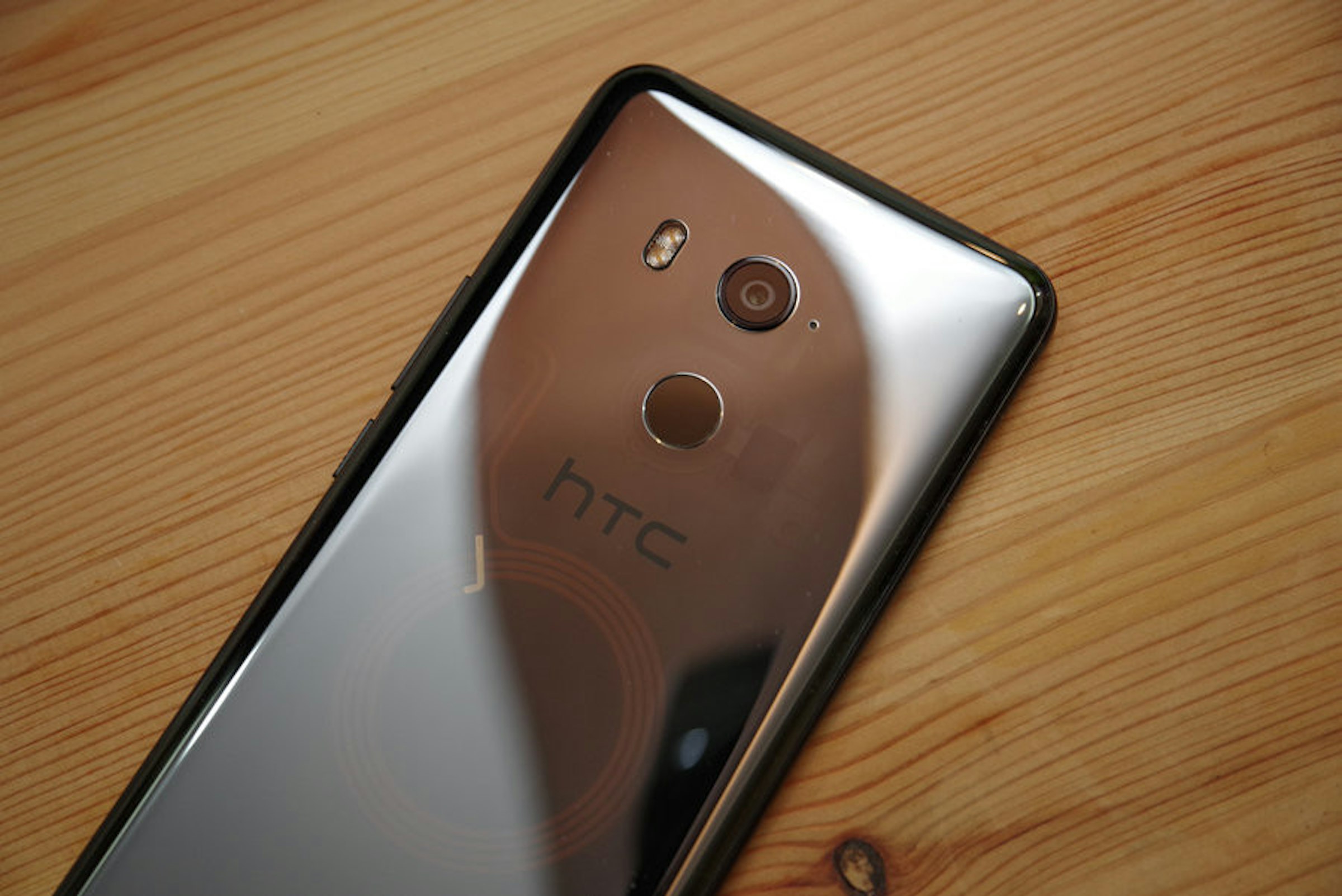 是解放大視界， HTC U11+ 透視黑動手玩這篇文章的首圖