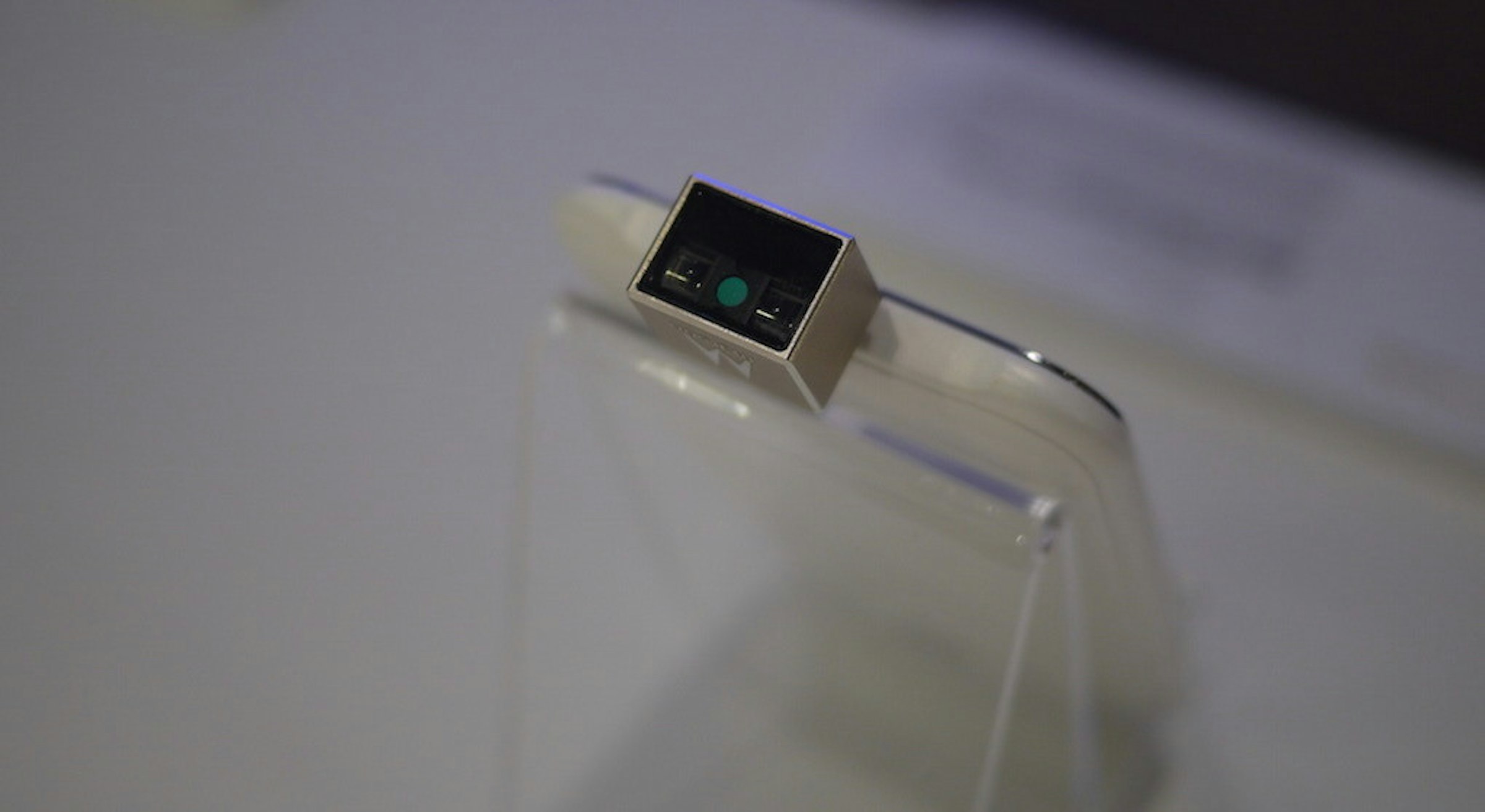 是Computex 2015 ：偽裝成西裝胸針的茂森 Android 條碼掃瞄器這篇文章的首圖