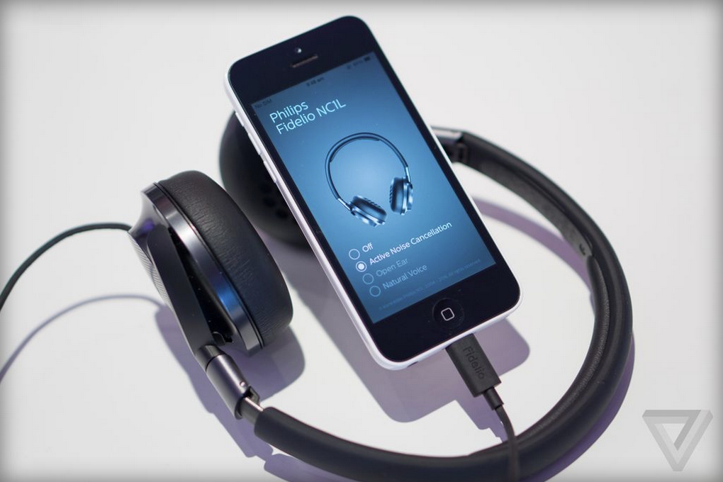 是CES 2015：利用iPhone Lightning 供電的 Philips 飛利浦新款耳機這篇文章的首圖
