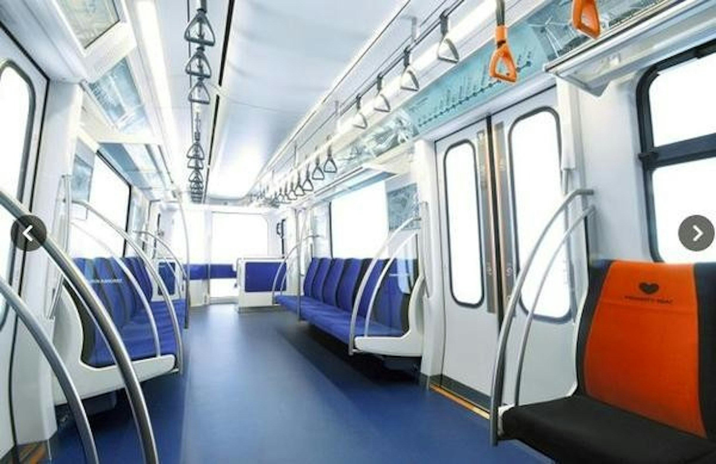 是向電車裡的長腿怪說拜拜-可防止座位上乘客伸腳的椅子這篇文章的首圖