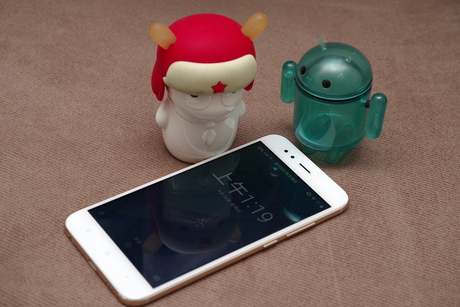 是回歸 Android 清爽本色，小米首款 Android One 系統手機小米 A1 動手玩這篇文章的首圖