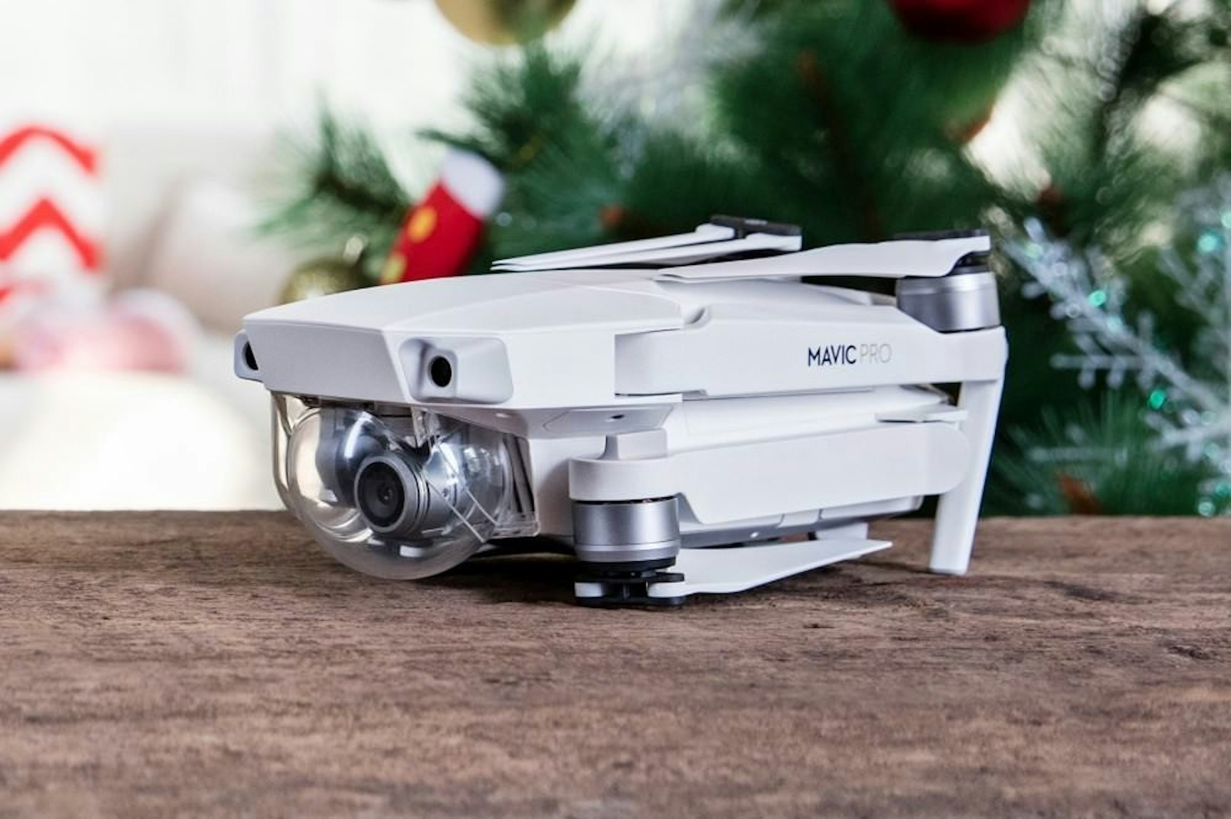 是Mavic Pro空拍機組新增初雪白限量套裝組合 與蘋果通路獨家合作銷售這篇文章的首圖