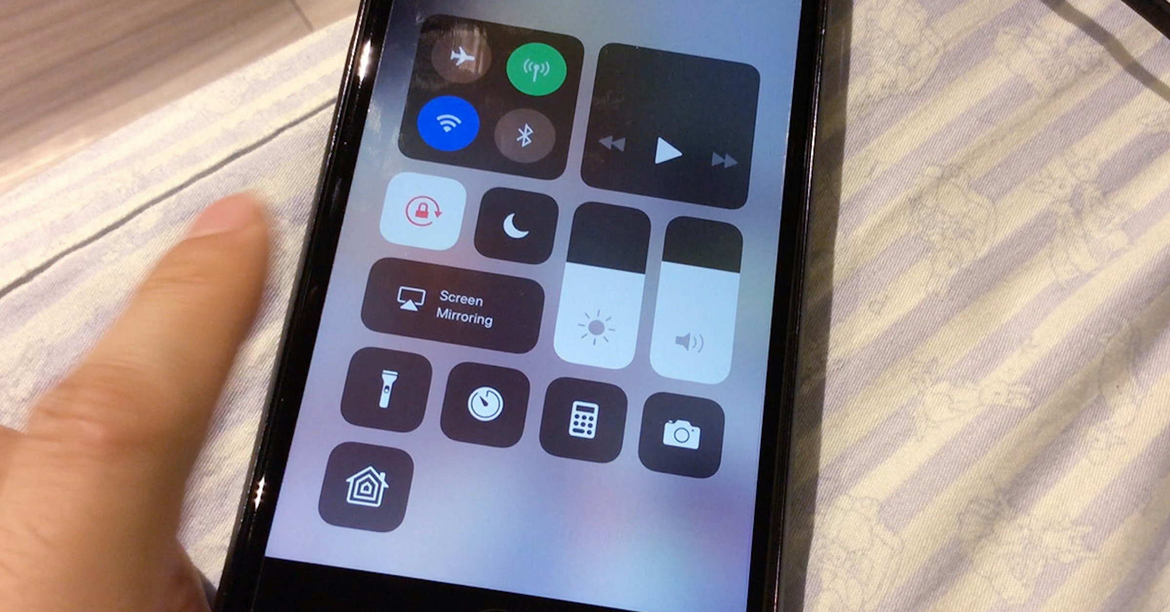是[蘋科技] iOS11 搶先動手玩（一）：好複雜、可自訂，長得好像 Android 的全新「控制中心」這篇文章的首圖