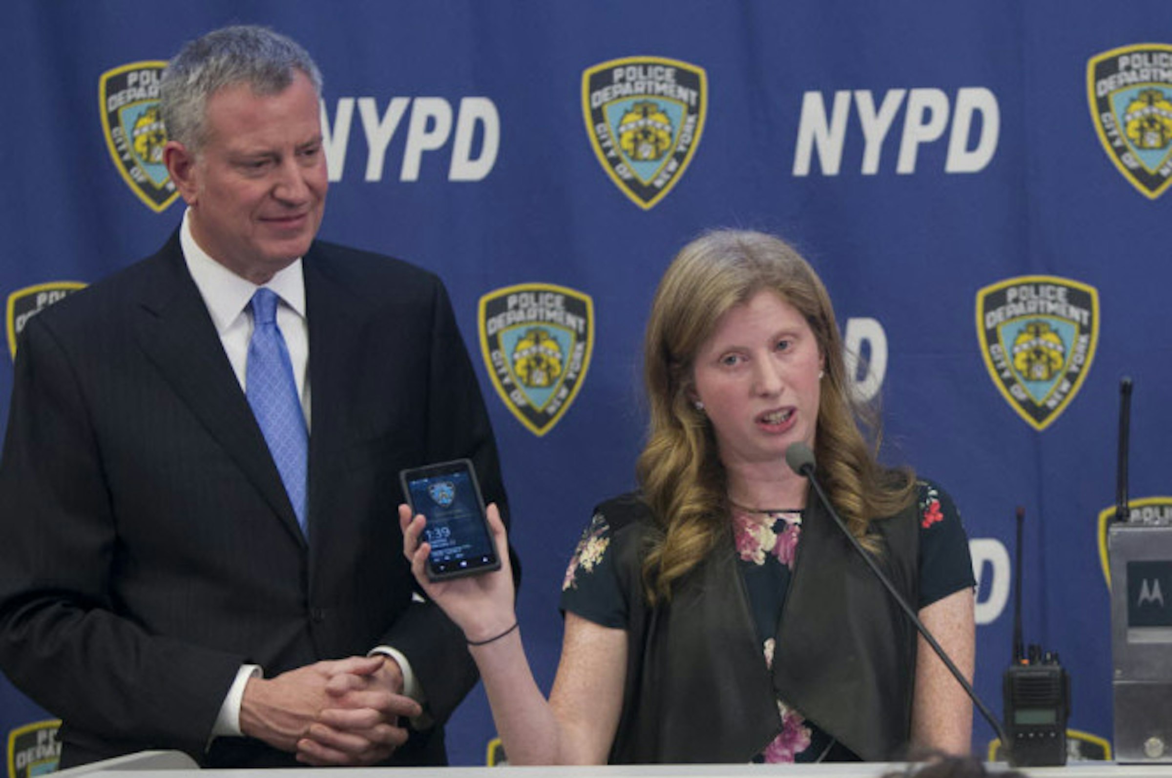 是紐約市警局花納稅人錢採購了 3 萬 6 千隻 Windows Phone ，現在被迫要跳系統了這篇文章的首圖