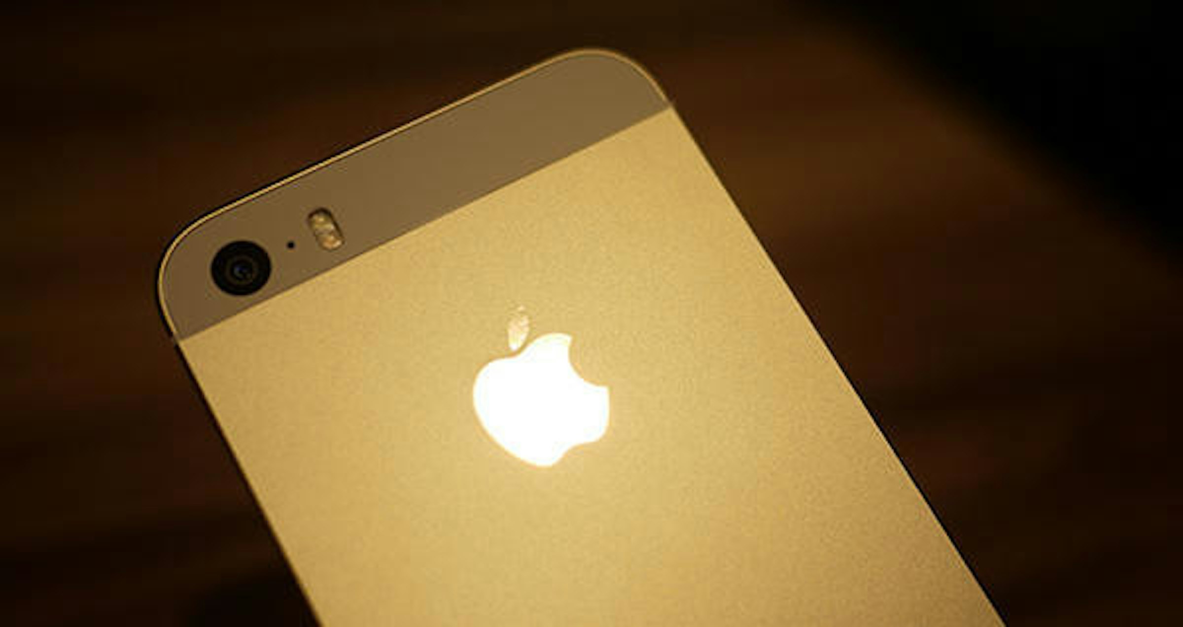 是所有買 iPhone 5s 和 iPhone 5c 的理由 同場加映iPhone 5s土豪金 5c 青春綠實機照片這篇文章的首圖