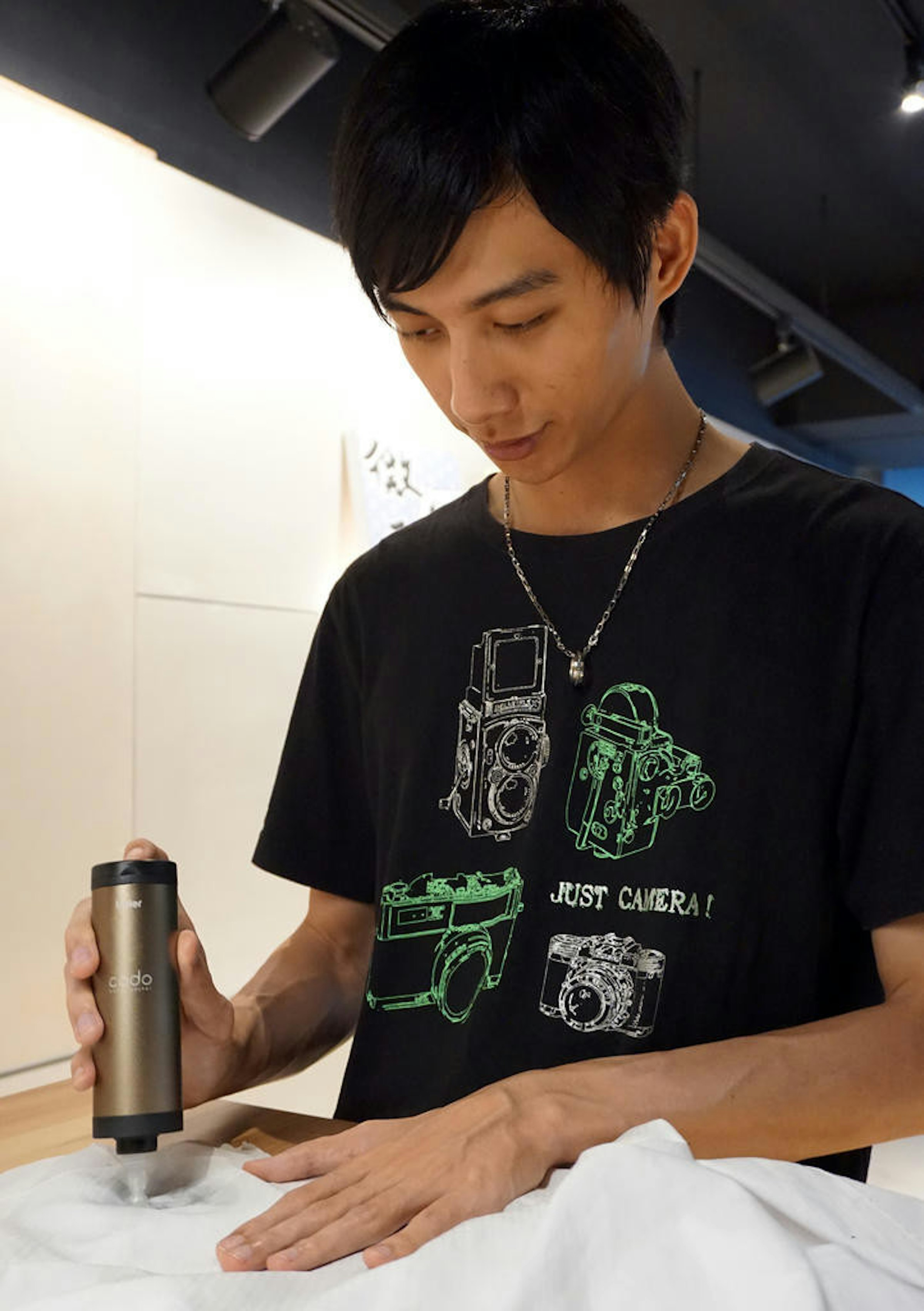 是[壞朋友動手玩] Haier Codo咕咚手持洗衣機 只要30秒隨時隨地讓衣服乾淨無暇！這篇文章的第1圖
