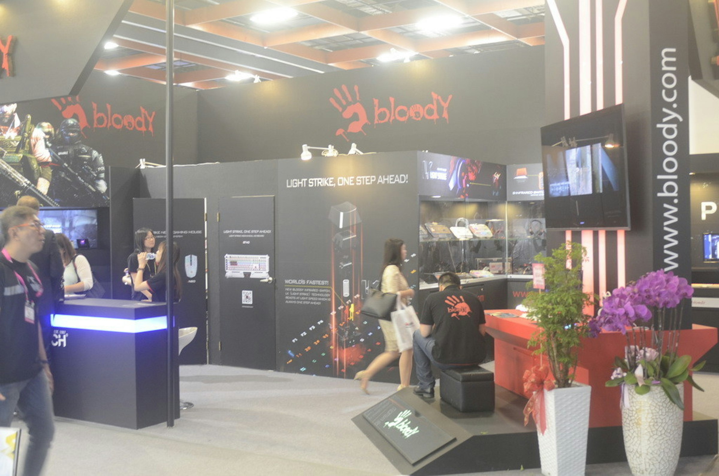是機械式鍵盤「軸」的變革：A4雙飛燕bloody的光軸展出這篇文章的首圖