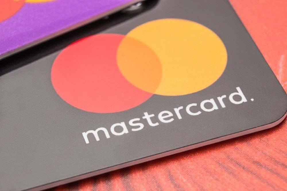是MasterCard要求所有訂閱服務必須再次取得消費者同意才能執行自動續訂這篇文章的首圖
