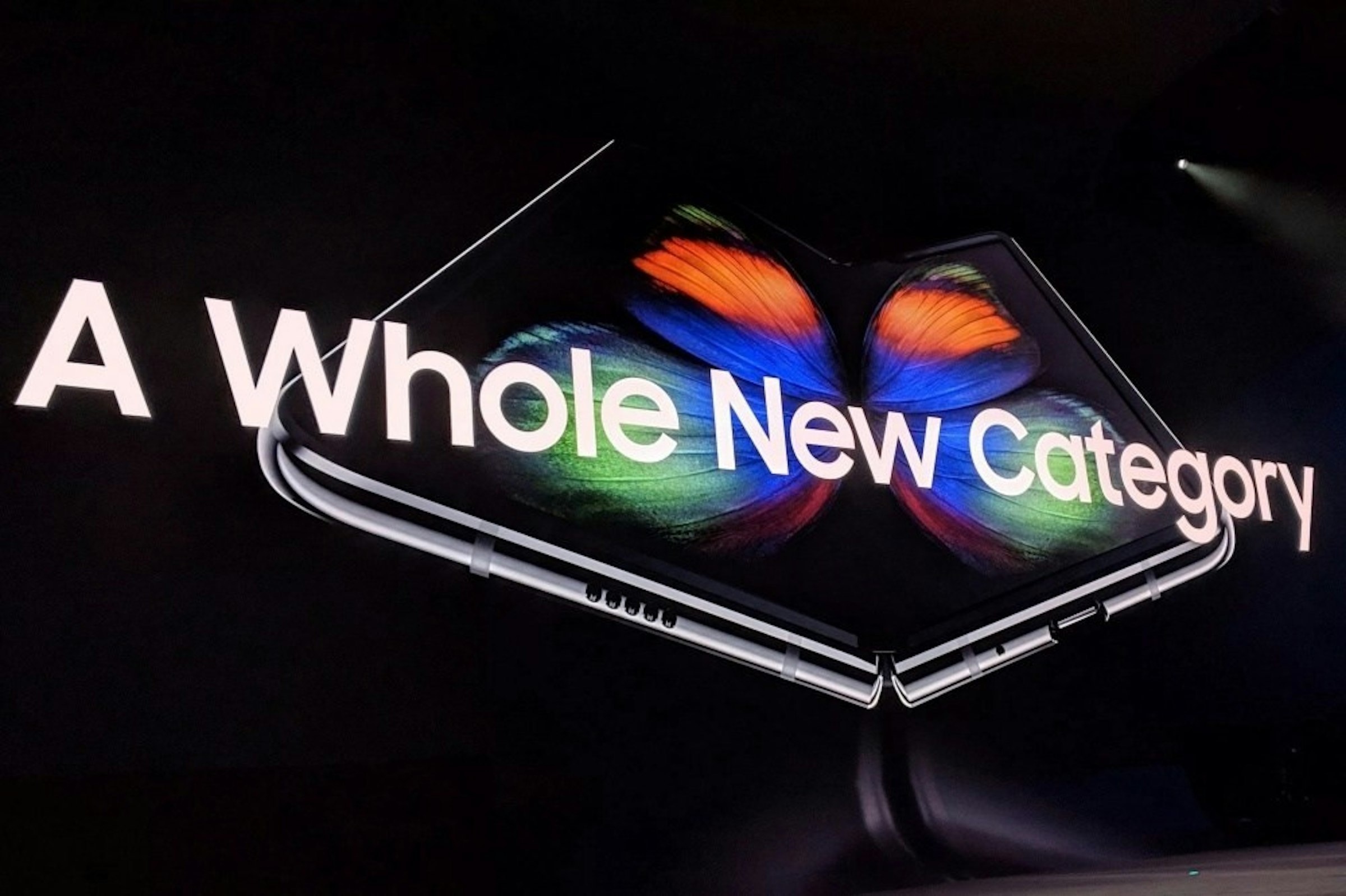 是三星：Galaxy Fold鎖定技術展示導向，未來將結合時尚等元素宣傳這篇文章的首圖
