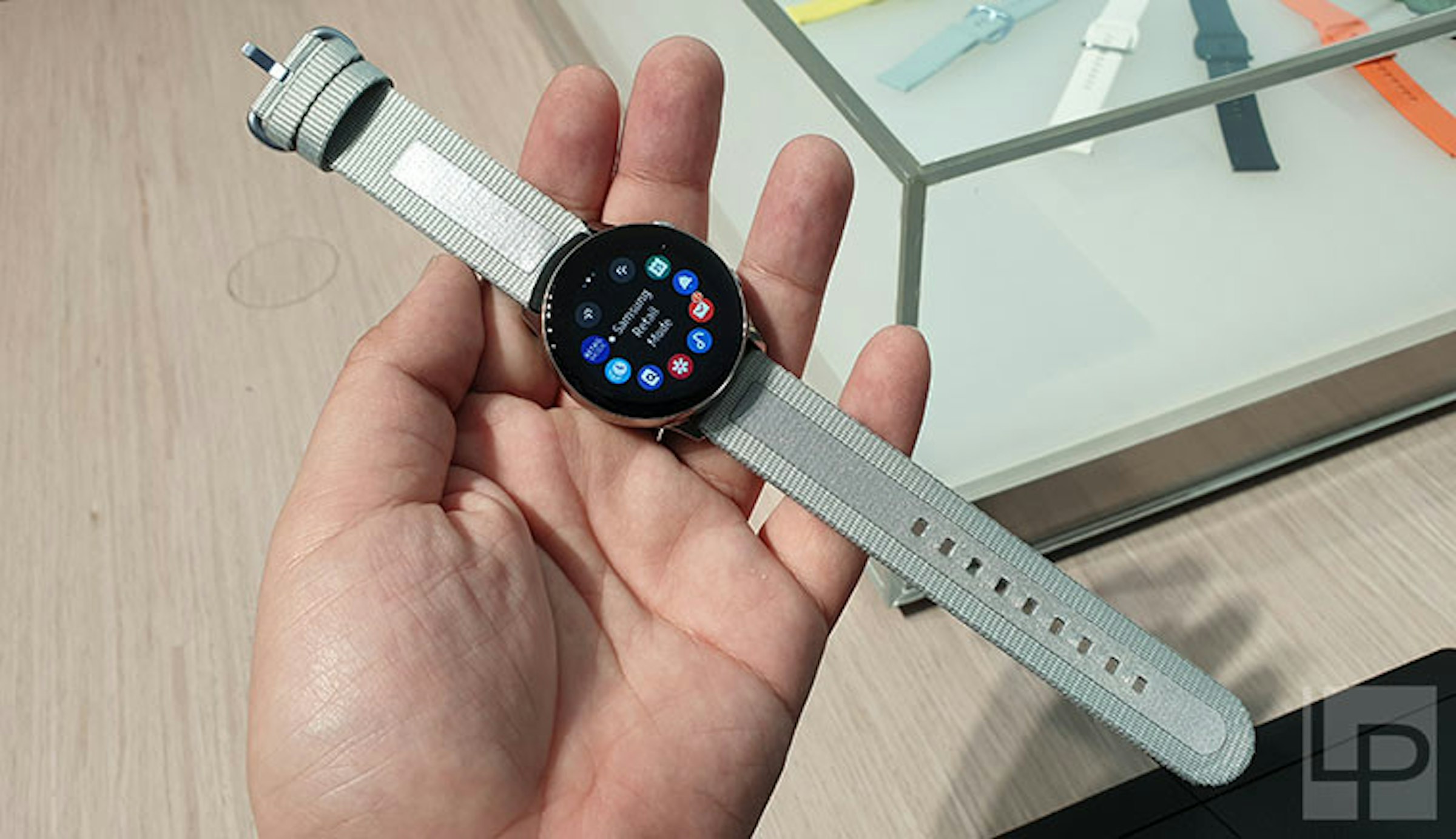 是超輕巧的全功能智慧型手錶！三星Galaxy Watch Active動手玩這篇文章的首圖