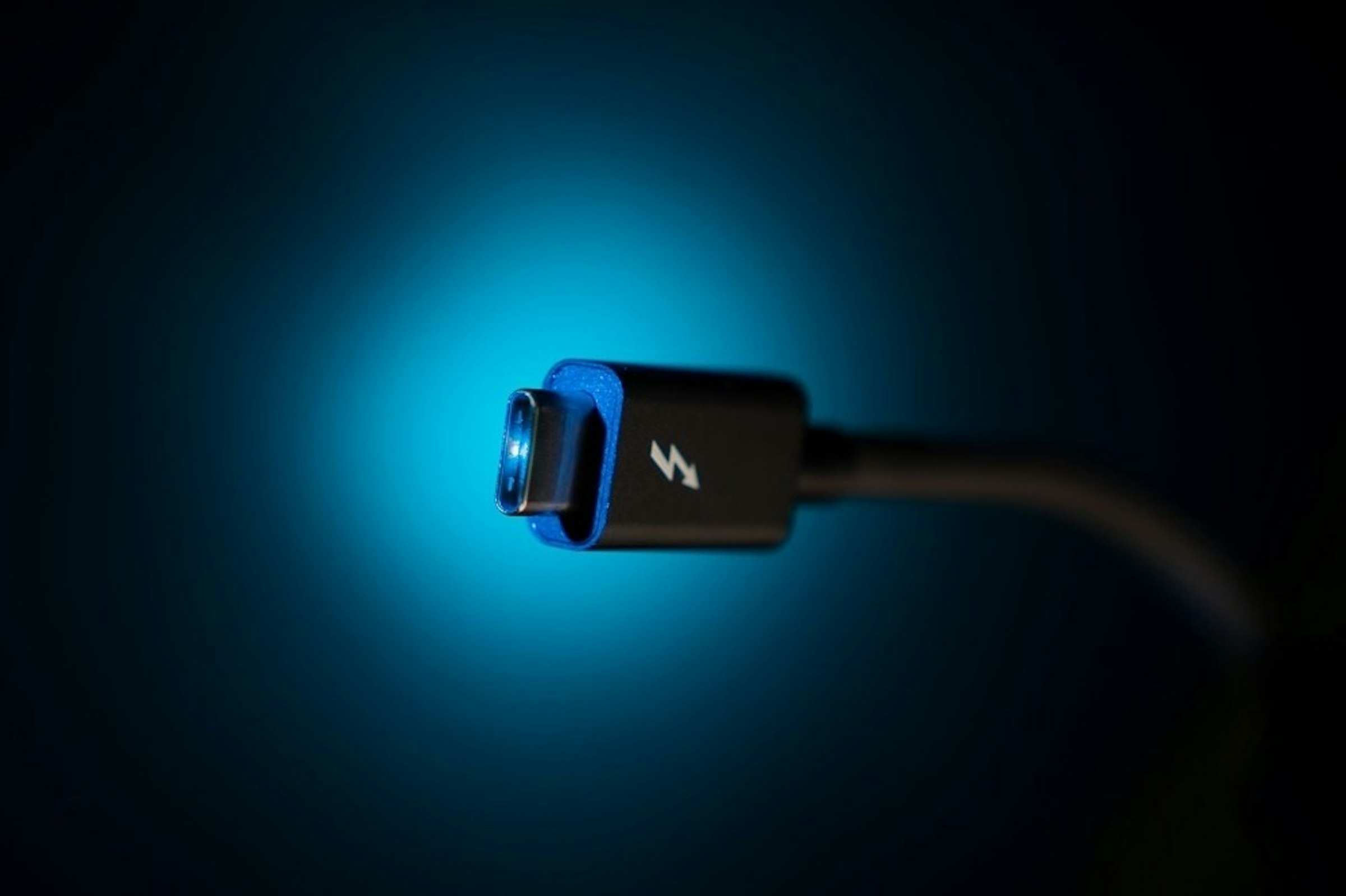 是Intel對外開放Thunderbolt 3設計協定，將與未來USB 4.0規範相容這篇文章的首圖